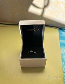 Anello Pandora con cuore obliquo
