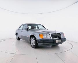 Mercedes-Benz E200 W124