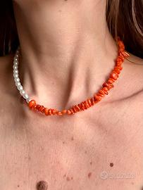 Collana handmade con perline arancioni e bianche