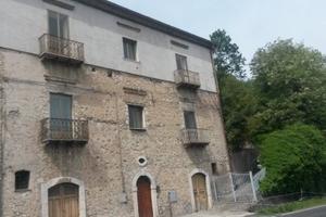 Casa indipendente di 330 m² con più di 5 locali e 