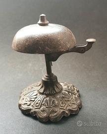 Antico campanello metallico