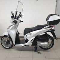 Honda SH 300 i scooter