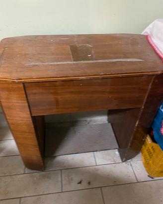 Macchina da cucire e scrivania/tavolino