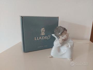 Statuetta Angelo che pensa Lladrò in porcellana