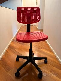 Sedia plastica con rotelle