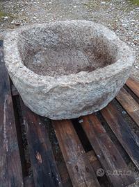 Mangiatoia in pietra 