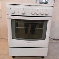 Cucina a gas con forno a gas e pizzo elettrico