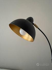 Lampada ad arco da terra nero e oro