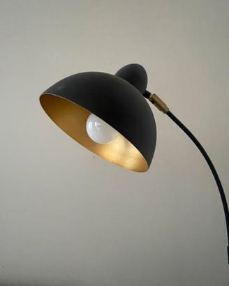 Lampada ad arco da terra nero e oro