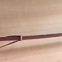 marionetta, frustino e spada