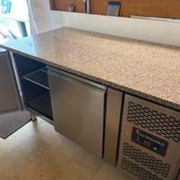 Tavolo refrigerato top in granito