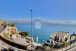 MULTILOCALE A NAPOLI