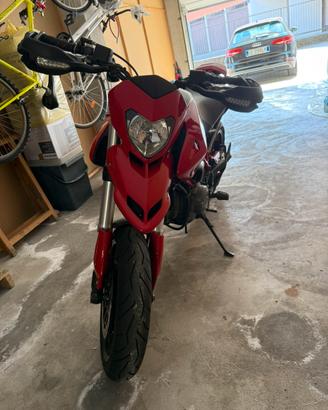 HYPERMOTARD 796