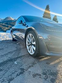 Tesla Model 3 LONG RANGE