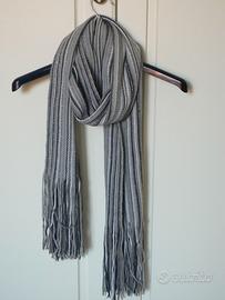 Sciarpa grigia, usata pochissimo, morbidissima