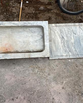 Lavandino e ripiano in marmo di carrara
