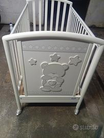 culla bianca con materassino 