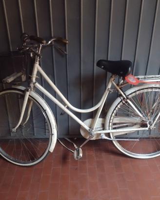 Bicicletta bianca da donna 