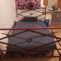 Struttura letto in ferro battuto