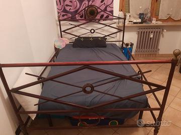 Struttura letto in ferro battuto