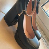 Scarpe decollete con plateau e cinturino