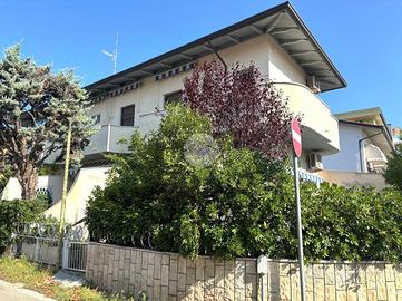 2 LOCALI A CESENATICO