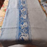 tovaglia ricamata a mano