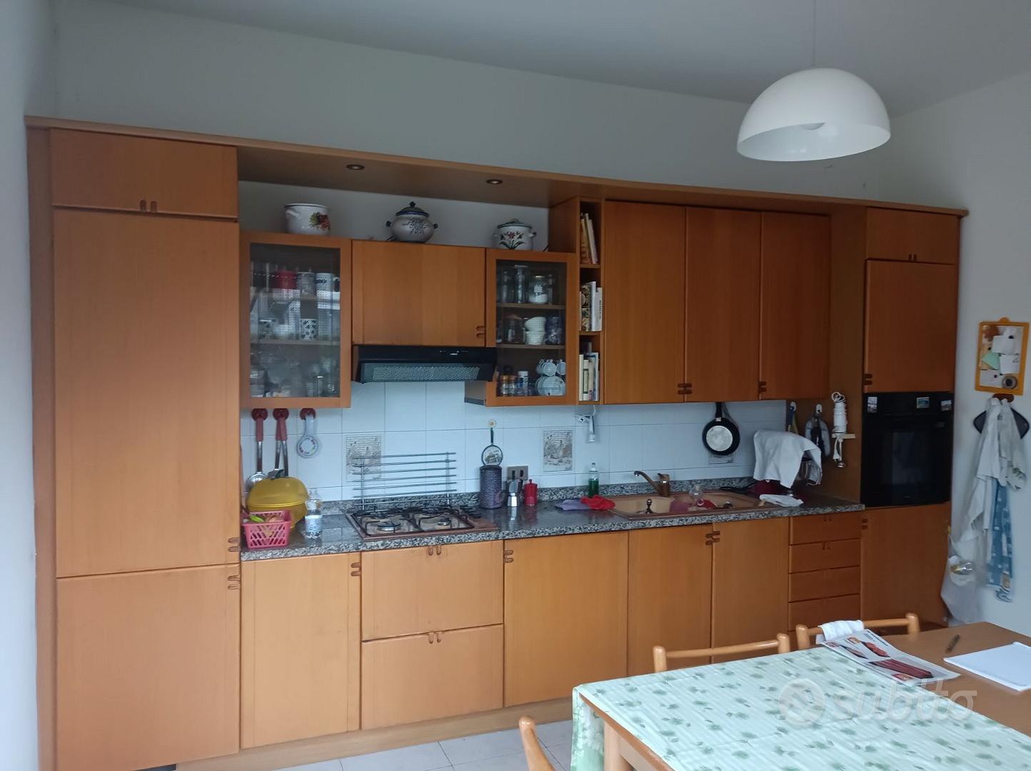 Cucina con ripiano in marmo - Arredamento e Casalinghi In vendita a Varese