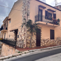 Intera palazzina a Godrano (PA)