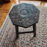 tavolino in legno duro