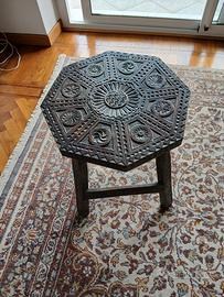 tavolino in legno duro