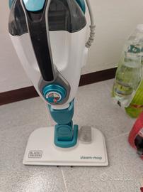 scopa e vaporetto con accessori due in uno