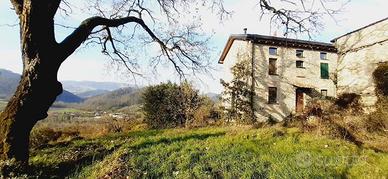Rustico / Casale di 240 m² con più di 5 locali e b