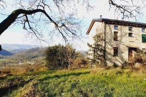 Rustico / Casale di 240 m² con più di 5 locali e b