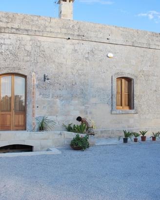 Merine, in contesto privato con piscina e tennis