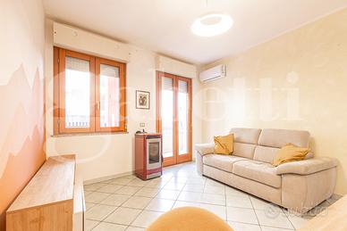 Ampio trivano con cortile