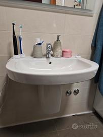 lavandino sospeso in ceramica 