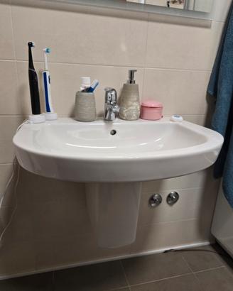 lavandino sospeso in ceramica 