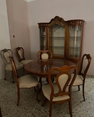 Sala da pranzo con vetrina, tavolo all + 6 sedie