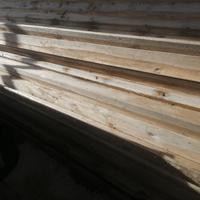 tavole e listelli di legno 