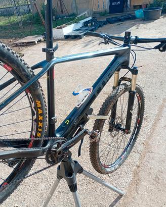 mountainbike cube Total black 29