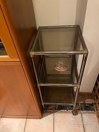 Mobiletto in acciaio e vetro