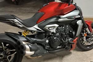 DUCATI DIAVEL V4