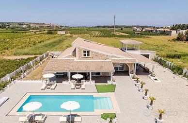Villa con piscina a 500m dal mare – Cirò Marina