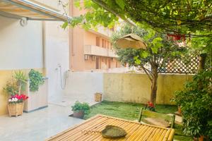 Alghero lido vicino spiaggia con giardino