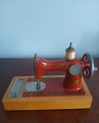 macchina da cucire vintage da collezione
