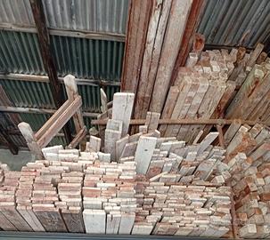 Tavole in legno uso edilizio e argilla espansa