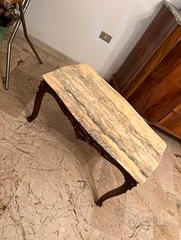 Tavolino da salotto antico con piano in marmo
