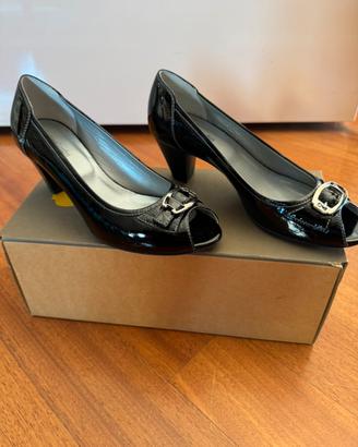 Scarpe nere con tacco