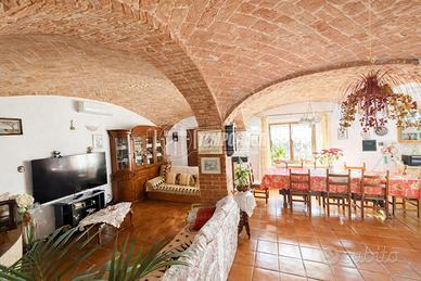 CASA SEMINDIPENDENTE